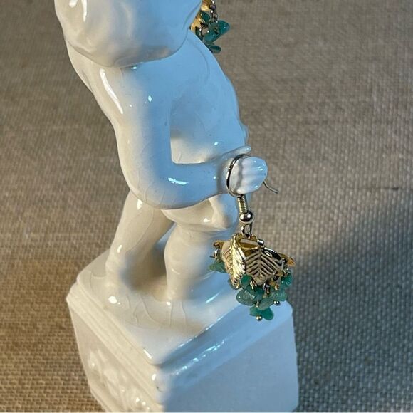 Gold leaves and natural aventurine stone drop earrings - Picture 7 of 11